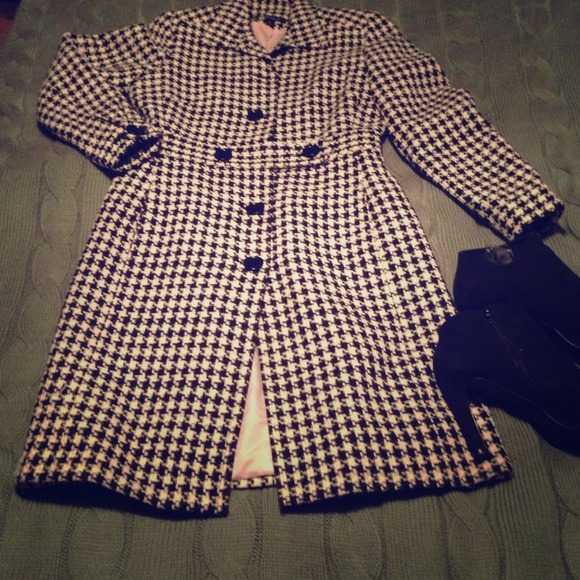SOLD! Classic herringbone transitional coat!