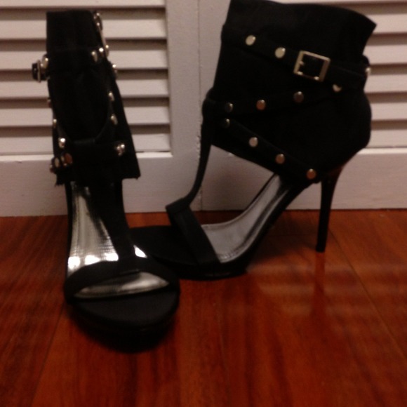 Shoes - ❗Bundled for @jensgilbert4❗