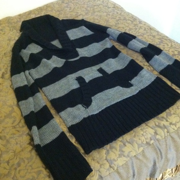 Sweater - Picture 2 of 4