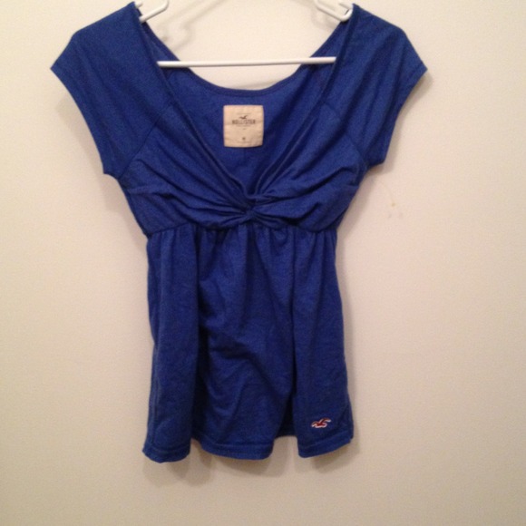 Adorable hollister shirt