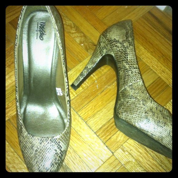 Mossimo snake print heels