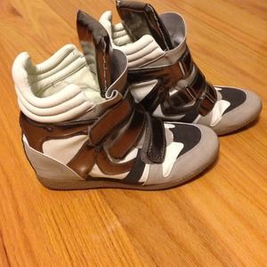 Xhilaration shoes size 8