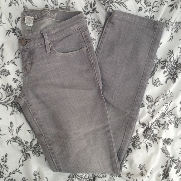 S🚫LD // A&F grey denim Capri