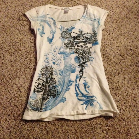 Very tight edgy tee-shirt