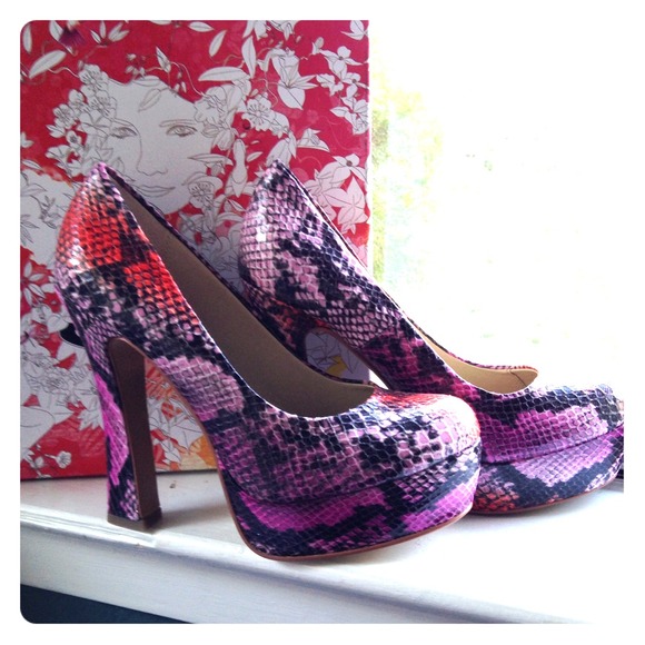 Chinese Laundry Shoes - BOGO1/2off NWT Chinese Laundry Faux Snake Platform