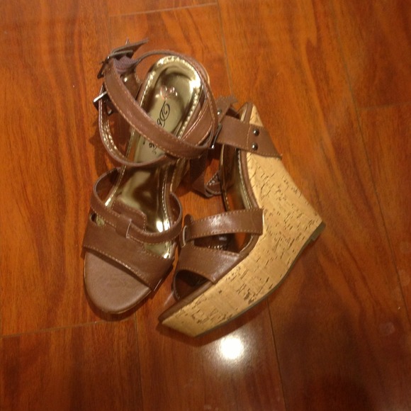 🚫BUNDLED & SOLD🚫Brand NWOT Brown Wedges