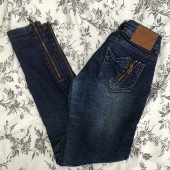 *SOLD* Skinny Destroyed Jeans