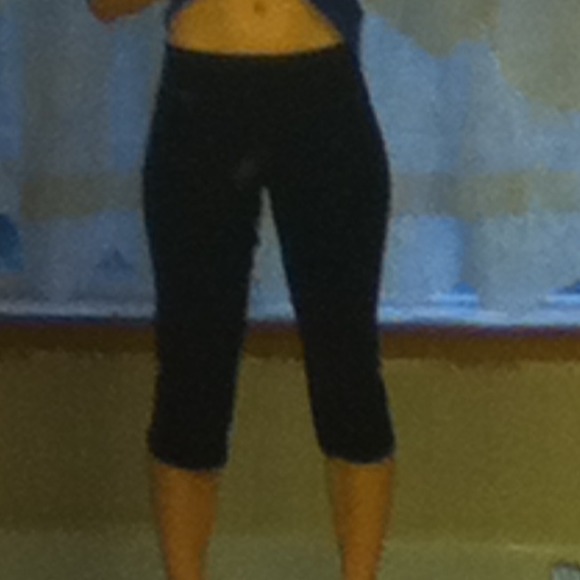 ❤REDUCED❤BRAND NEW NIKE CROP WORKOUT PANTS!!