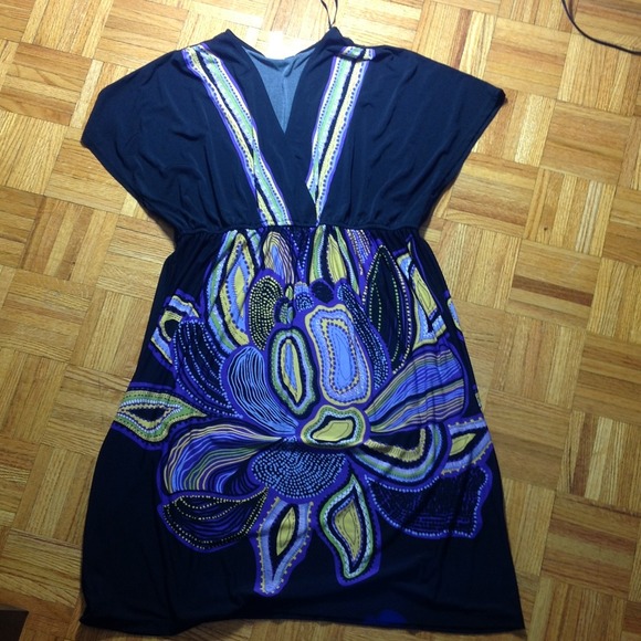 MOVING SALE ->. Dress- black dress w flower print