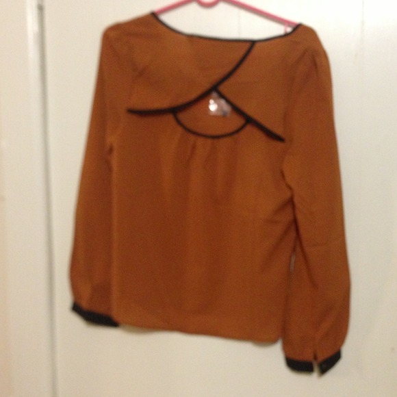 Top - Picture 2 of 3