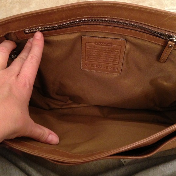 Authentic Coach messenger bag!!! - Picture 2 of 4