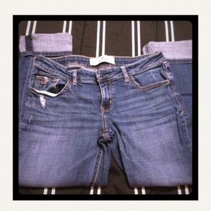 Reserved!!Bundle! Hollister Capri! & 2 sandals! 🎀