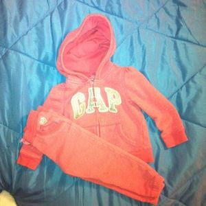🔴SOLD🔴2T baby gap sweat outfit!