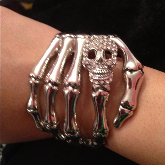 Skull hand bangle