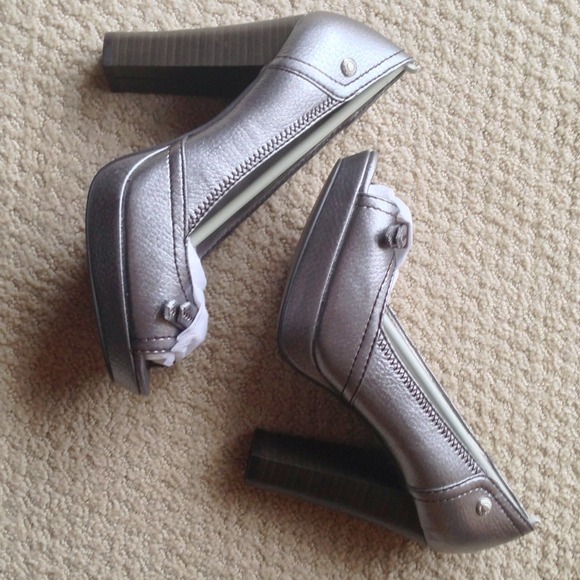 ⚡REDUCED⚡Calvin Klein Metallic Pumps - Picture 3 of 4