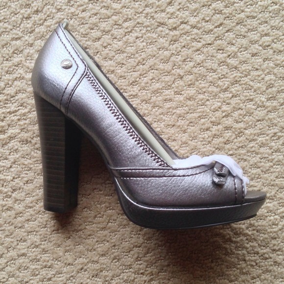 ⚡REDUCED⚡Calvin Klein Metallic Pumps - Picture 4 of 4
