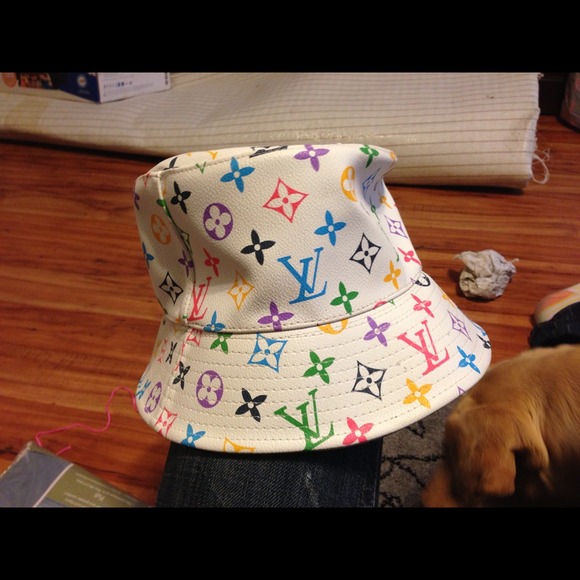 Lv bucket hat