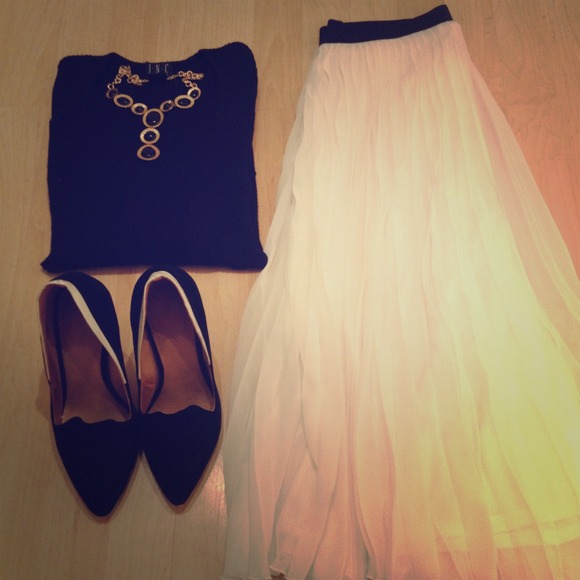 🔴Bundle🔴NWOT! White midi pleated skirt!