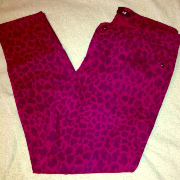 SOLD 🔴Leopard Print Red Jeans 🐯❤