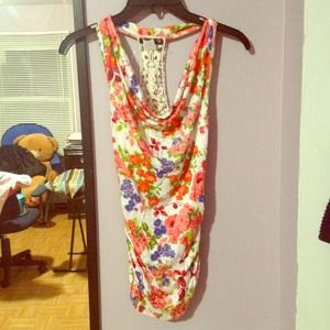 Floral top ! With lowly back (new)