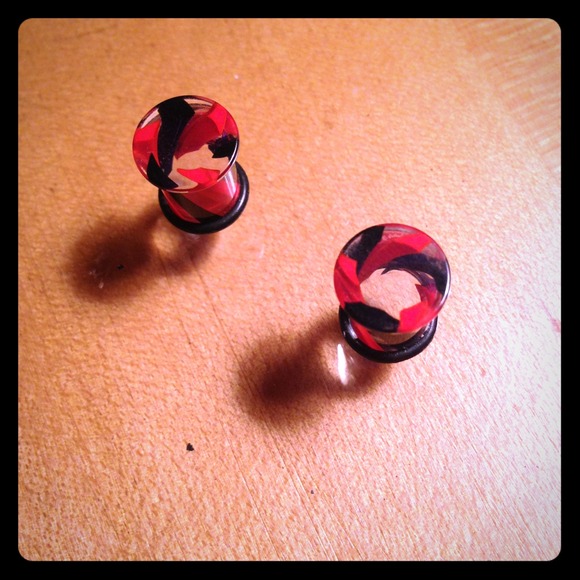 black and red gauges - Picture 1 of 3