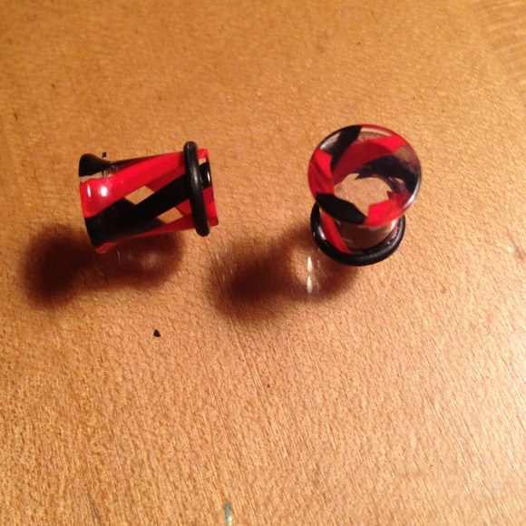 black and red gauges - Picture 2 of 3