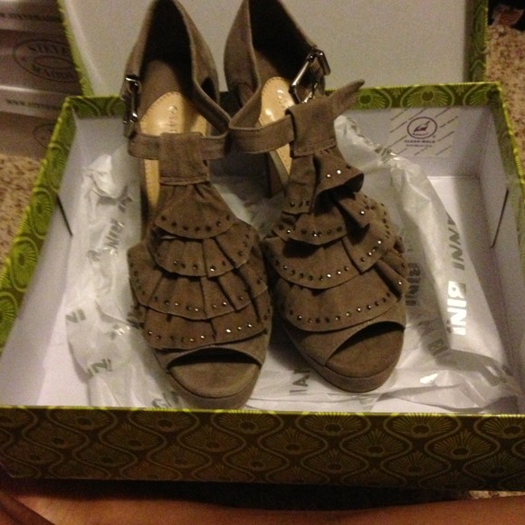 Size 8.5 Gianni Bini heels