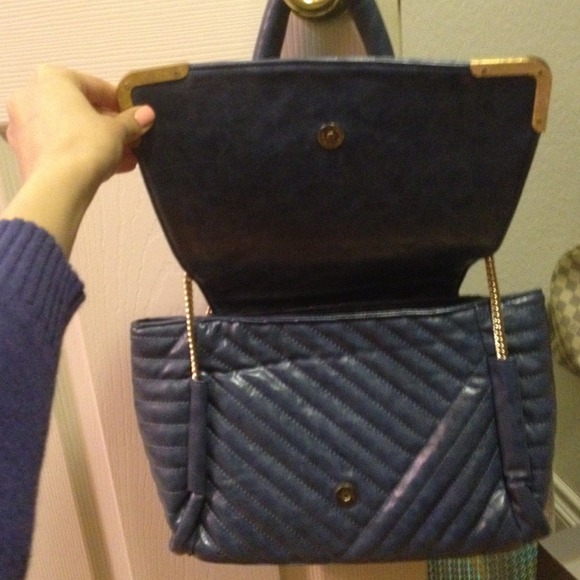 Handbag - Picture 2 of 3