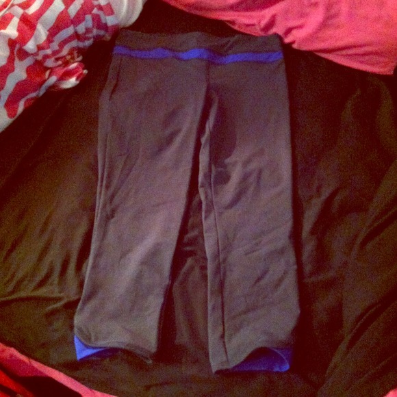 Forever 21 workout spandex cropped capris medium