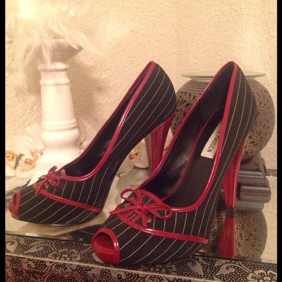 💜💜SOLD IN BUNDLE PINSTRIPED STEVE MADDEN PEEPS - Picture 2 of 3