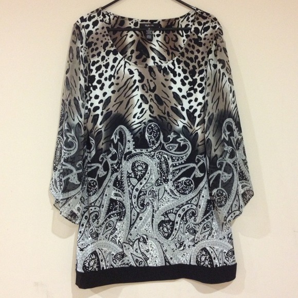 Beautiful top with flared sleeves