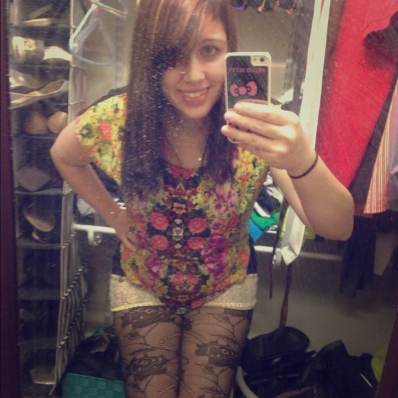 🎀 Meet your seller 🎀 - Picture 3 of 5