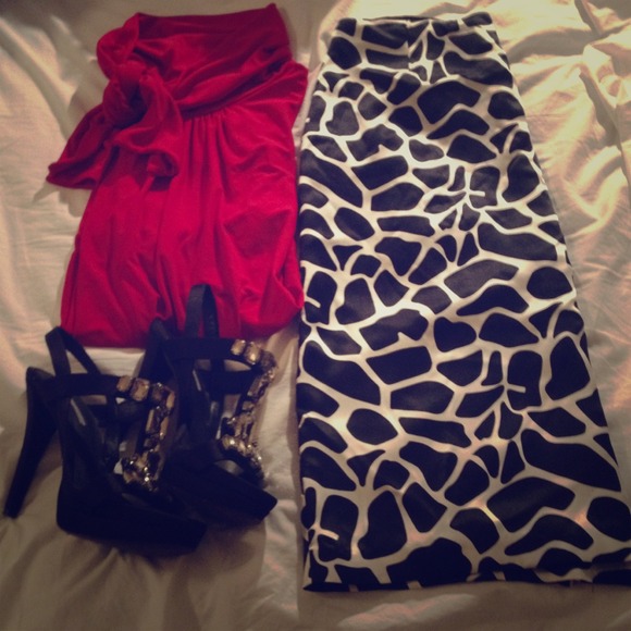 🔴Traded with @renarose2 Red bow tank