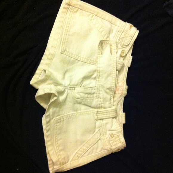 Abercrombie and Fitch White shorts!