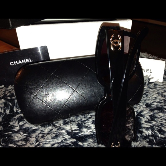 Hot Chanel Black With Silver CC Engraving**Reduced - Picture 2 of 4