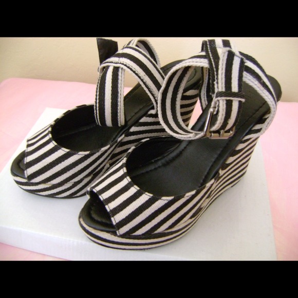 Sold! - Picture 3 of 4