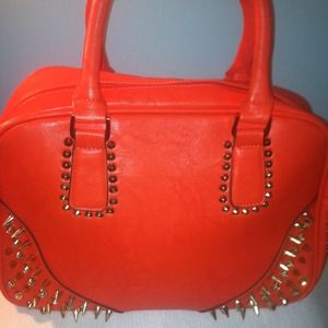 Handbag shoulder strap included