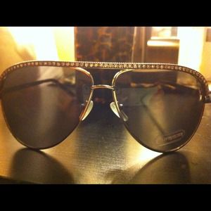 Diamond lined sunglasses