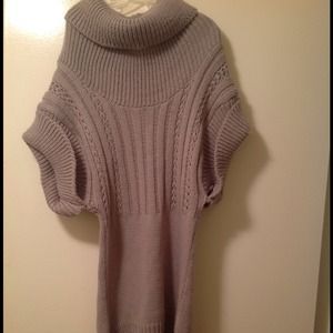Short sleeve gray sweater