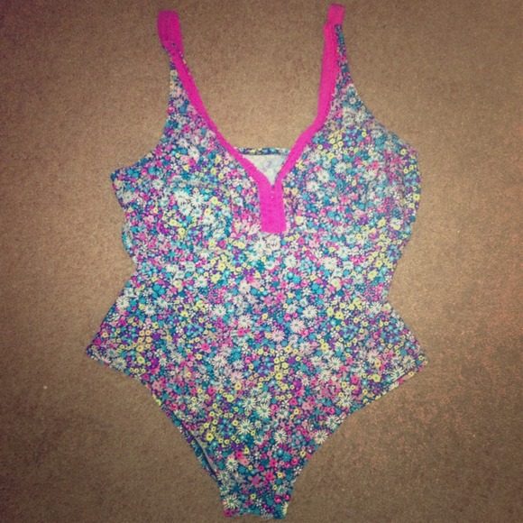 🌸Flowery Swimming suit!! 🎀🎀🎀🎀