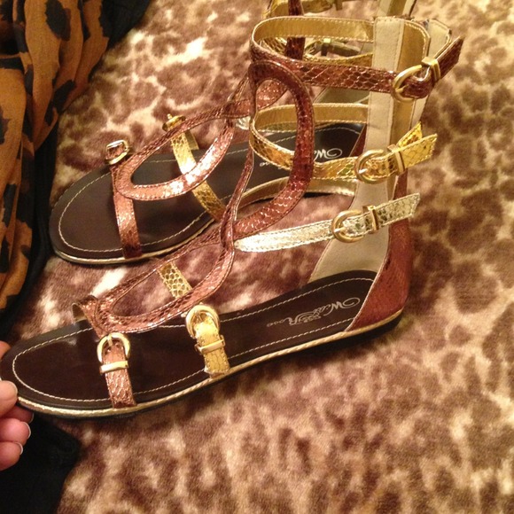 🚩REDUCED🚩Metallic HighTop Gladiator Sandals - Picture 3 of 4