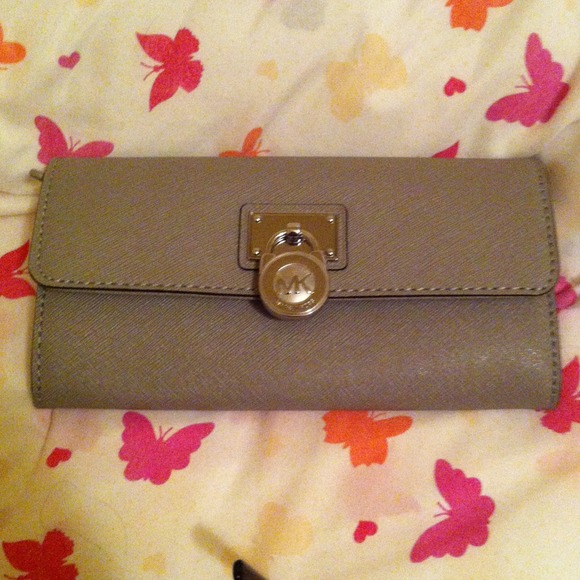 Michael Kors Pearl Grey Wallet