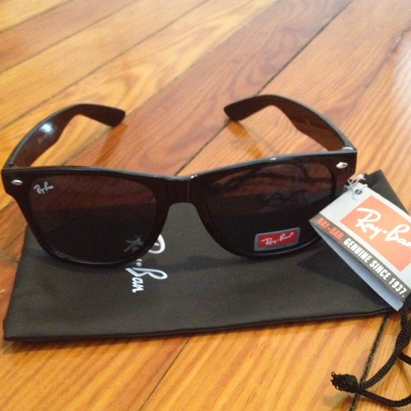 Black Ray Bans
