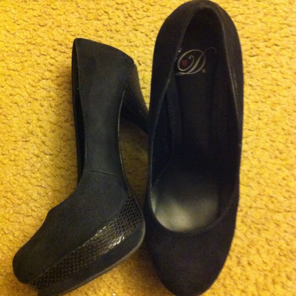 Black suede sz 9 heel / 5inch heels