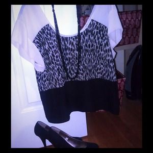 Black and white leopard top