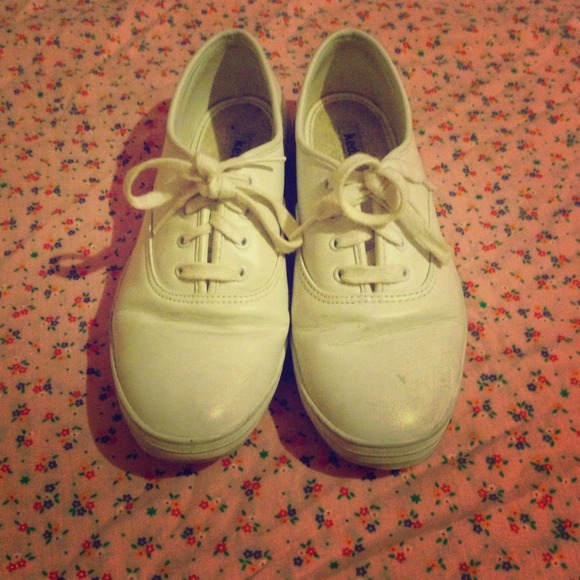 💥BUNDLED! White leather Keds