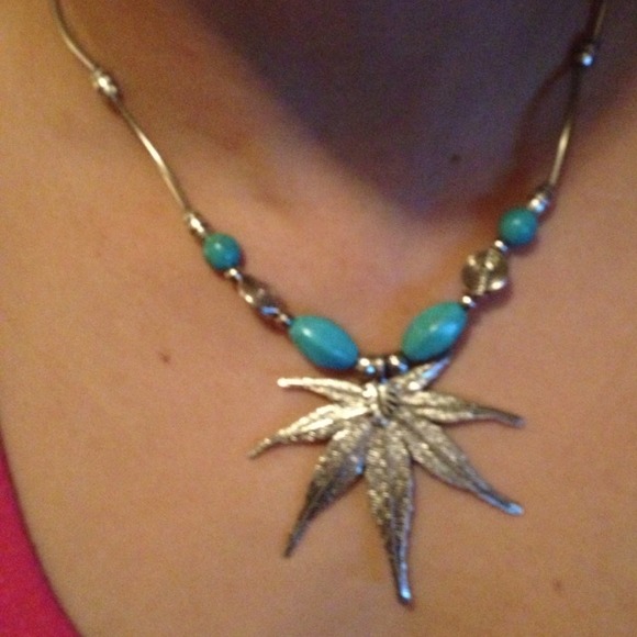 Bundled and sold.   Beautiful turquoise necklace