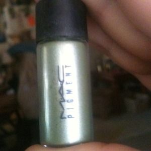 MAC pale green pigment!