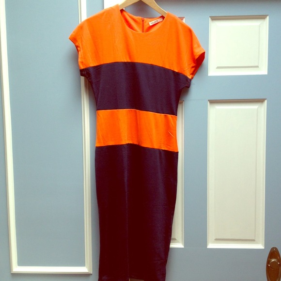Jersey color block dress. Navy and orange.