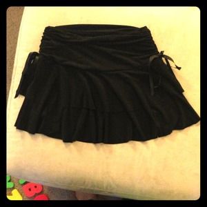 Black ruffle short skirt. Size medium.